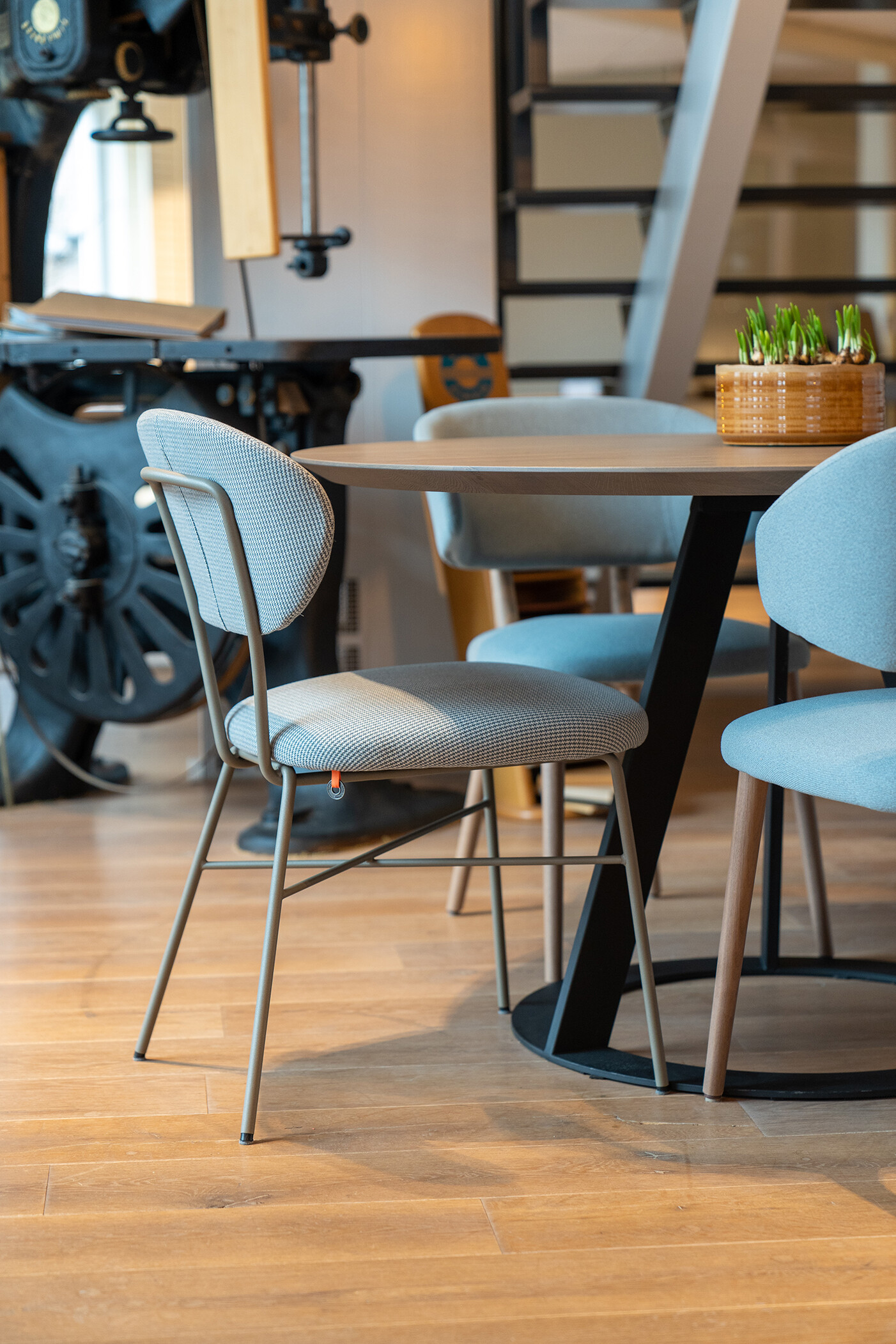 Eettafel op maat gemaakt door Meubelmakerij De Stoof in Den Haag en omstreken