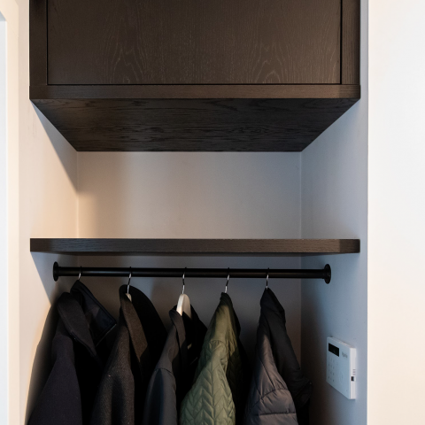 Would you like a wardrobe made by furniture maker De Stoof? We deliver in Delft, Voorschoten, Naaldwijk,