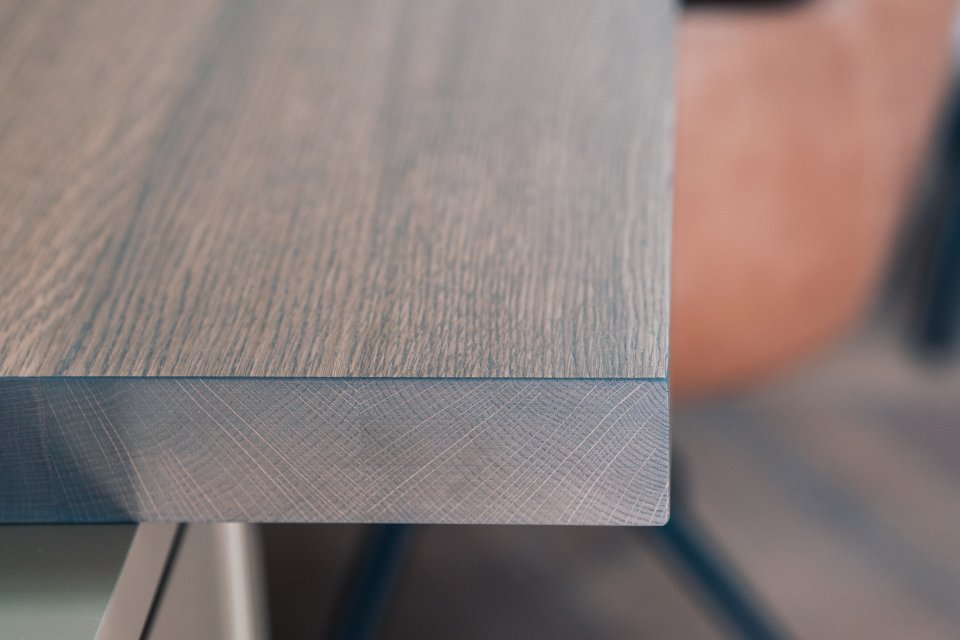 Heel veel keuze in kleuren. Toepasbaar op massief eiken of op strak gefineerde platen. Elk interieur heeft zijn eigen look en feel en maakt de ruimte met de juiste keuze persoonlijk.