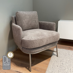 Hofstede Raanhuis fauteuil Caserta Fauteuil Caserta clubchair stof Milaan 607 licht taupe (SG3) en onderstel Pearl Bronze staal Van &euro; 1.789,  voor 1.165,