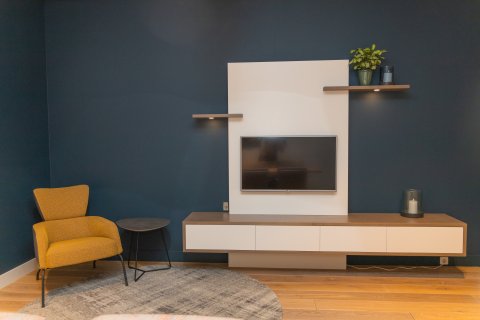 TV audiomeubel op maat gemaakt van plaatmateriaal door Meubelmakerij De Stoof in Den Haag